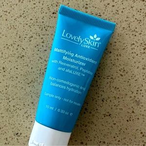 5/25✨mattifying antioxidant moisturizer lovely skin luxe